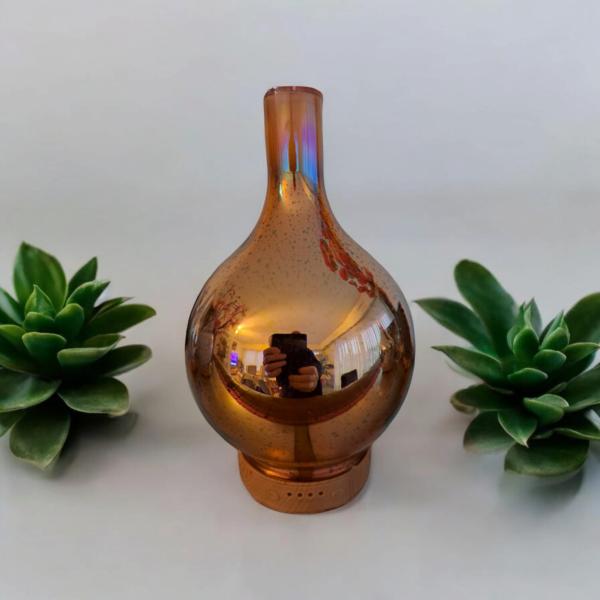 Transformez votre intérieur en un véritable havre de paix avec le diffuseur d'arômes huiles essentielles Armand. Alliant élégance et fonctionnalité, ce diffuseur en verre de haute qualité est conçu pour vous offrir une ambiance apaisante et colorée.